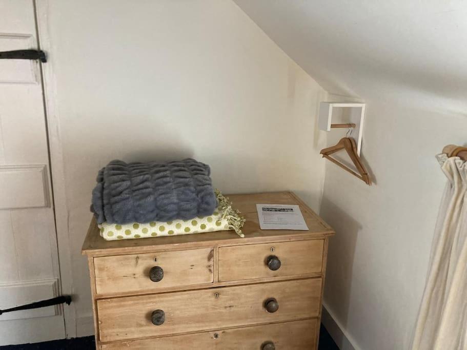 Bryntirion Farmhouse Rooms Llanfair Caereinion Bagian luar foto