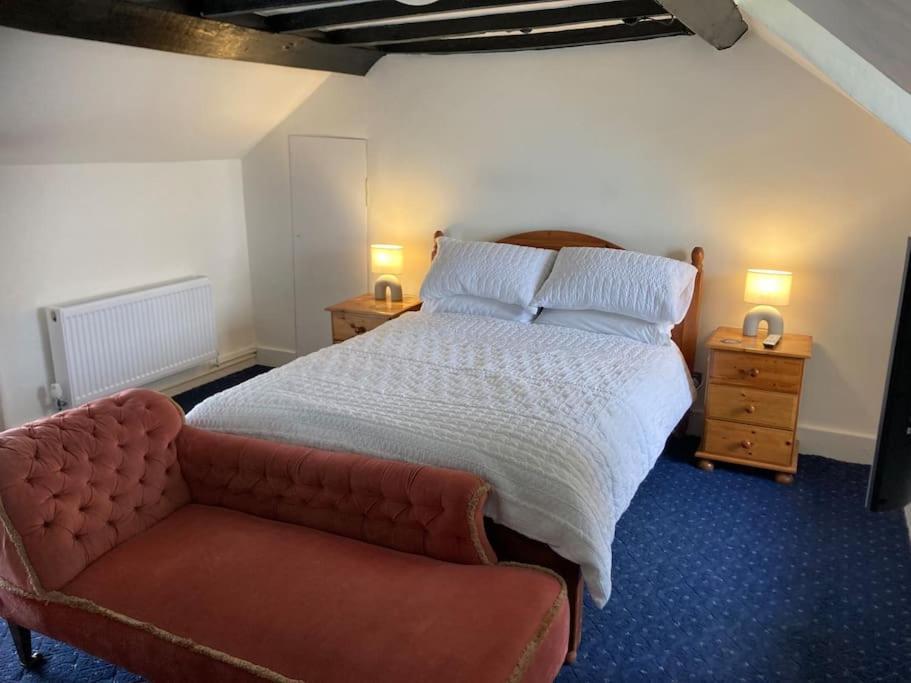 Bryntirion Farmhouse Rooms Llanfair Caereinion Bagian luar foto