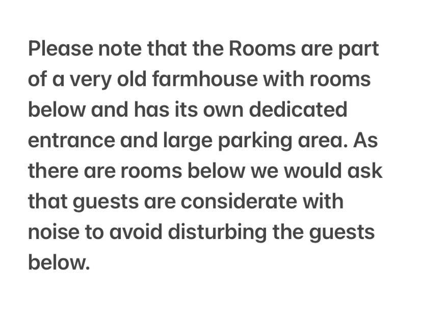 Bryntirion Farmhouse Rooms Llanfair Caereinion Bagian luar foto