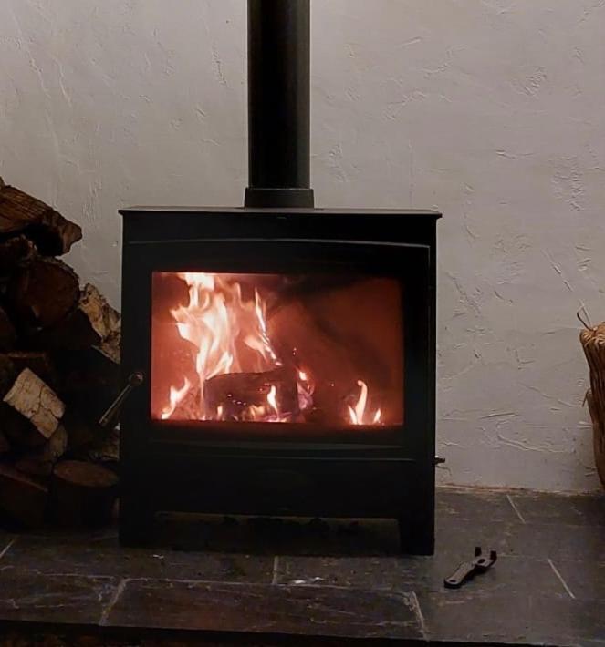 Bryntirion Farmhouse Rooms Llanfair Caereinion Bagian luar foto